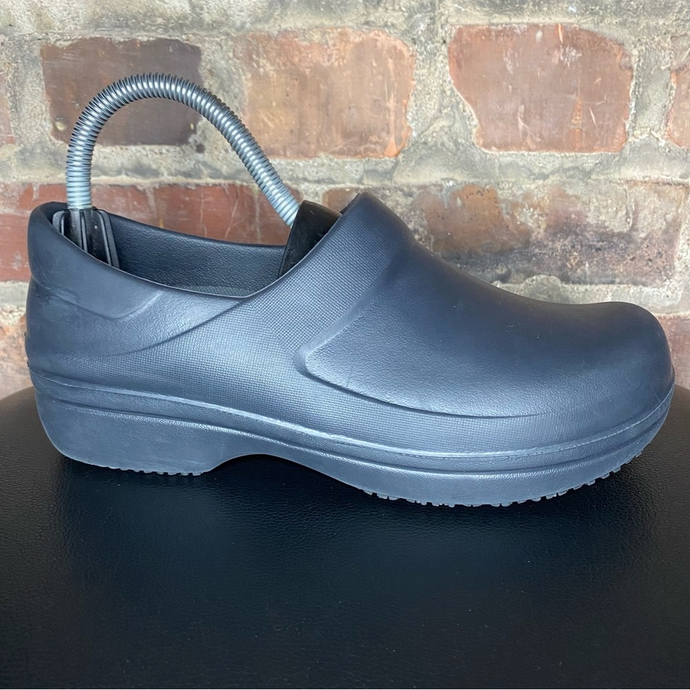 Crocs Neria Pro 2 Black Work Shoes Women's Size 7 Slip-Resistant Clogs